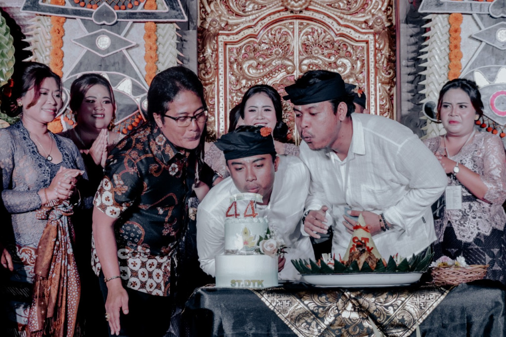 Bupati Giri Prasta Hadiri HUT ST. Dharma Taruna Kara Ke-44 Banjar Tengah Blahkiuh Abiansemal